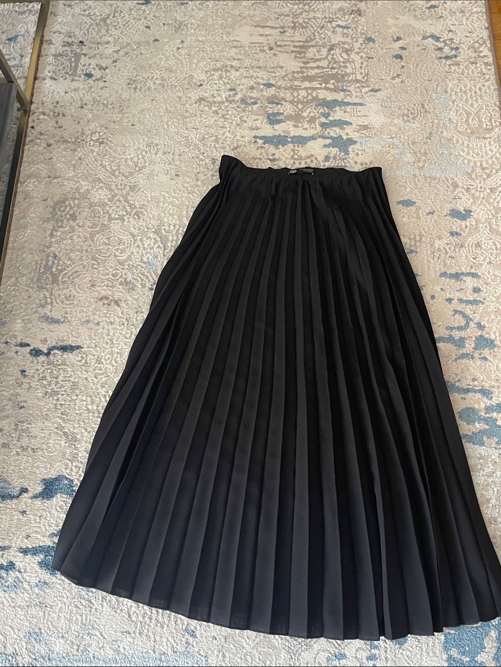 Zara Black Pleated Midi Skirt